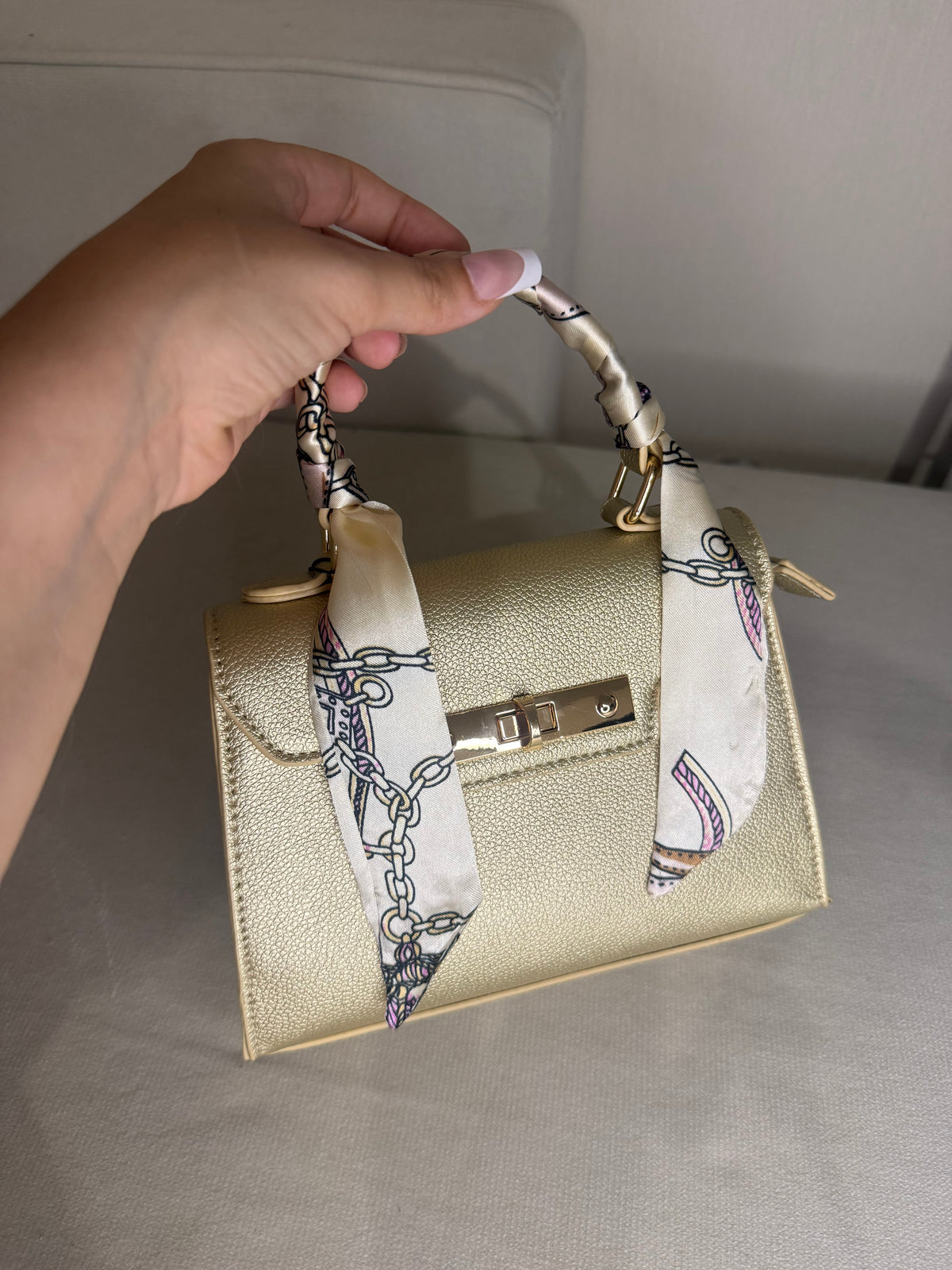 Sac doré à bandoulière